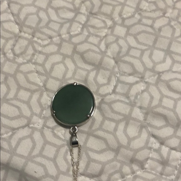 Green pendant jewelry - Picture 3 of 3